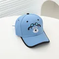 Détail de la broderie chien de dessin animé avec lunettes sur casquette bleue pour enfants - 48-54cm (3-8 Ans) / Bleu ciel