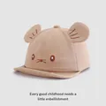 Detail van de lichtkaki baby baseballpet met schattige kattenoren en borduursel - 45-48 cm / Donkerbeige