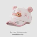 Dettaglio cappellino bimbi a pois rosa con orecchie da orso 3D e stemma HELLO - 48-52cm / Rosa