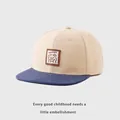 Detalle del parche Lucky Bear en gorra hip hop beige y azul marino para niños - 50-54cm / Caqui Claro
