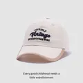 Détail de la broderie vintage sur casquette de baseball en coton avec passepoil - Enfants 2-6 ans (48-52CM) / Poche zippée