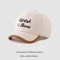 Detail der Baby-Baseballkappe mit GOOD Bear Stickerei und hochwertigem Baumwollgewebe - 48-52cm / Beige