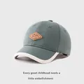 Détail de la casquette enfant vert sarcelle avec patch Kukuji et bordure blanche - Tout-petit 1-3 Ans 48-50 / Vert Herbe