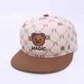 Dettaglio cappello bambino con ricamo a forma di orso e trama con motivo a M - Bambini 3-10 Anni (50-54CM) / Beige