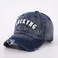 Dettaglio del ricamo 3D LUCKYNG su cappellino in denim blu scuro consumato per bambini - Bambini 3-10 Anni 50-54CM / Denim Blu Scuro Lucky