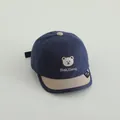 Detailaufnahme der Kinder-Baseballkappe mit Bärenstickerei und gewebtem Etikett-Design - 1-3 Jahre alt 48-50CM / Marineblau