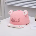 Detalle de la gorra rosa de algodón para bebé con bordado Smiley y orejas 3D - 46-48 cm / Rosa