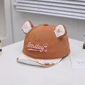 Detalle de gorra marrón para bebé con bordado Smiley y lindas orejas de oso en 3D - 46-48 cm / café