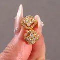 Goldene vierblättrige Kleeblatt-Ohrstecker mit Zirkon-Mikropavé für Damen - Goldenes Blumen-Stil (E376-Gold) / Gold