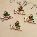 Gros plan de quatre pendentifs Noël en émail avec houx pour la création de bijoux DIY - Style de Lettre NOEL Blanc