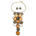 Detailansicht der afrikanischen Halskette und Ohrringe mit bernsteinfarbenen Perlen - Orange Floral African Tribal Necklace Earrings