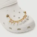 Chaîne en métal doré avec dix perles blanches pour la décoration de sabots - Chaîne Avec Pendentifs Perles