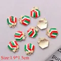 Detail view of 1.9x1.5cm Christmas gift box charms with red and green enamel and gold alloy - Green Gift (6740BP09-02)