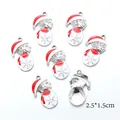 Dettaglio di ciondoli a forma di pupazzo di neve in smalto con strass e 2,5x1,5cm - Ciondolo Pupazzo di Neve Rosso con Strass (9109-AH0301)