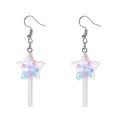 Boucles d'oreilles pendantes étoile sucette avec texture holographique et crochets en argent - Boucles d'oreilles sucette étoile violette cellophane