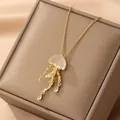 Schwebende Quallen-Halskette in Gold mit weißem Stein und Zirkonia-Anhänger - Goldener Quallenanhänger (XL3280) / Gold