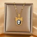 Élégant collier nœud doré avec pendentif camée vintage et accents de zircons brillants - Style Portrait en Camée à Nœud Vintage (XL3496)