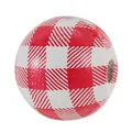 Gros plan d'une perle ronde en bois à carreaux rouges et blancs pour bijoux DIY - 16mm (Lot de 50) / Carreaux Buffalo Rouge Et Blanc (B35-0401)