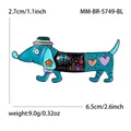 Lindo broche de perro salchicha en esmalte azul con flores y medidas de 2,7x6,5 cm - Negro de Fusil - Azul (MM-BR-5749-BL)