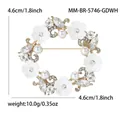Elegante broche corona dorada con flores blancas, perlas y cristales de 4.6cm - Blanco 5746-GDWH