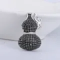 Broche artesanal de calabaza color plata con circonitas negras pavé para mujer - Calabaza Wu Lou Totalmente Incrustada de Zirconia Negra (MM-BR-8007-BK) / Negro