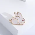 Broche lapin blanc mignon avec yeux roses et finition dorée style coréen - Bord Doré Blanc