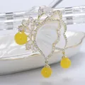 Eleganter 3D-Schmetterling-Brosche mit Perlmutt-Finish und Zirkon-Inlays auf Goldplattierung - Weiß