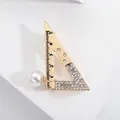 Spilla a righello triangolare dorata con strass di cristallo e ciondolo di perla - Oro