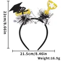 Afstudeer hoofdband in zwart en goud met mini afstudeerhoed en diploma decoratie - Afstudeerpet Trofee met Slingers