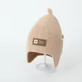 Bonnet en tricot beige pour enfant avec protège-oreilles et patch décoratif à lettres - Taille unique / Beige