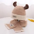 Khaki en beige winter gebreide set voor kinderen met hertengewei en bijpassende sjaal - Eén Maat(48-52cm) / Khaki