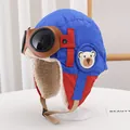 Detail der blauen Fliegermütze mit Lammwollfutter und dekorativer Pilotenbrille für Kinder - Kinder (48-54CM) / Saphirblau