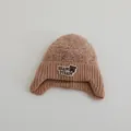 Braune Winter-Ohrenklappenmütze für Kinder mit Bären-Aufnäher und warmem Fleecefutter - Stil 1 (Bären-Patch) / Hellkaffee