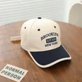 Detail of embroidered Brooklyn New York lettering on the two-tone canvas baseball cap - Kids 3-8Y (48-53CM) / Beige