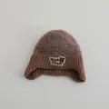 Gestrickte Bären-Wintermütze für Kinder in Braun und Kaffee mit Ohrenschützern - Stil 1 (Bären-Patch) / Dunkelbraun