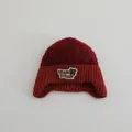 Winter Kinder Ohrenklappe Mütze in Dunkelrot mit Bären-Patch und Fleece-Futter - Stil 1 (Bären-Patch) / Weinrot
