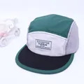 Παιδικό καπέλο 5-panel σε πράσινο και γκρι με σήμα FURBAK και επίπεδο γείσο - Παιδιά 3-10 Ετών (50-54CM) / Patchwork Πράσινο Λευκό Γκρι