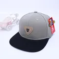 Παιδικό καπέλο snapback με γκρι κορυφή, μαύρο γείσο και τριγωνικό σήμα με γράμμα - Παιδικό Ρυθμιζόμενο Μέγεθος / Γκρι Μαύρο Patchwork