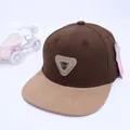 Casquette de baseball enfant à bord plat, design bicolore marron et patch lettre C - Taille Réglable Enfants / Marron foncé et Marron clair
