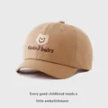 Katoenen baby baseballpet in kaki met schattig berenborduursel en korte klep - 46-50 / Lichtbeige