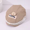 Detail van mesh zijpaneel en 3D-beertje patch op de ademende baret van het kind - 50-52CM / Khaki