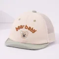 Atmungsaktive Kinder-Netzkappe in Beige und Grün mit niedlicher Bären-Stickerei - Baby Stil / Hellgrün