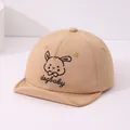 Detail van een baby katoenen pet met zachte rand en geborduurd cartoon konijn motief - Baby 0-3 Jaar Oud 46-48CM / Khaki