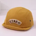 Détail de la casquette camp en velours côtelé jaune moutarde avec broderie KZNEO - 46-48 cm / Style KZNEO Jaune