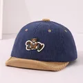 Casquette bébé en velours côtelé bleu et kaki avec un patch ours mignon brodé - Bleu (Style 2)