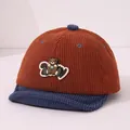 Casquette enfant en velours côtelé avec écusson ours en orange et bleu marine - Rouge Jujube (Style 2)