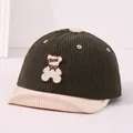 Casquette bébé en velours côtelé vert foncé et beige avec écusson ours et marguerites - Vert Armée (Style 4)