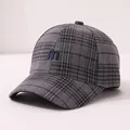Cappellino da baseball a scacchi grigi per bambini con ricamo lettera M e visiera curva - 50-54cm (3-10 Anni) / Griglia Grigio
