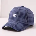 Berretto da baseball per bambini a scacchi blu con lettera m ricamata e trama in lana - 50-54cm (3-10 Anni) / Quadri Blu