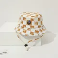 Detalle de gorro pescador de cuadros con parche HAPPY de cuero y cordón ajustable - 47-50cm / Amarillo